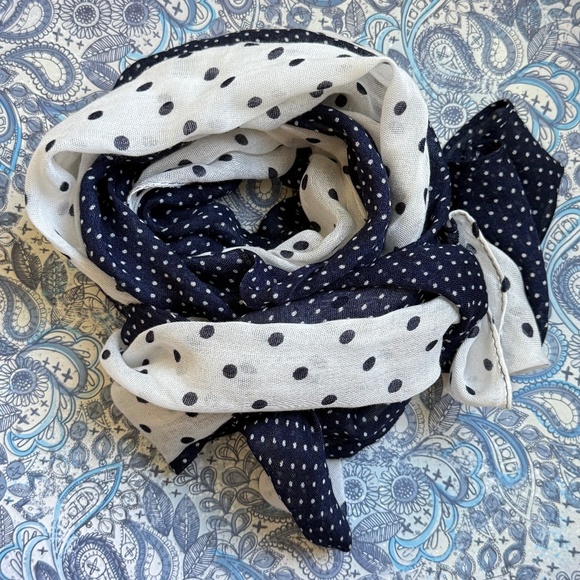 CHICO's Scarf Polka Dot Reverse Pattern Navy White Rayon Oblong 72" x 19" - Picture 2 of 8